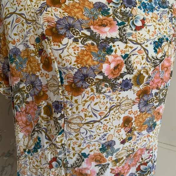 Lucy + Laurel | floral print vintage vibes top - Picture 7 of 7